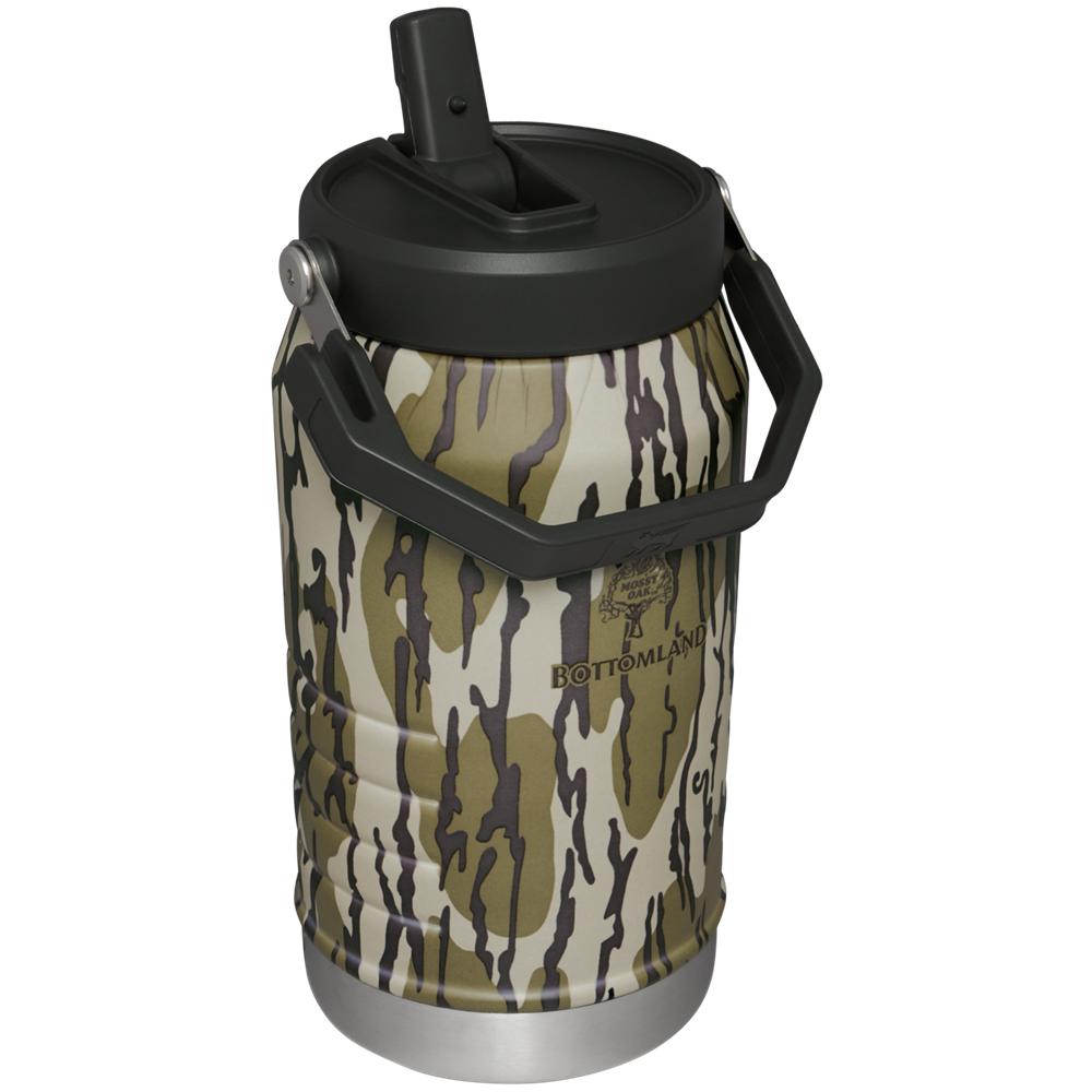 Camo Stanley Hunt + Fish IceFlow Flip Straw Jug | 64 OZ JUGS | 96825-JOMA